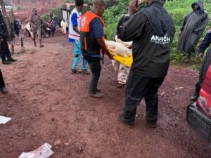 Un glissement de terrain meurtrier à Friguiady fait 15 victimes, dont une famille entière. L’État réagit.