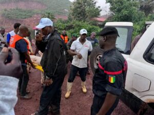Un glissement de terrain meurtrier à Friguiady fait 15 victimes, dont une famille entière. L’État réagit.