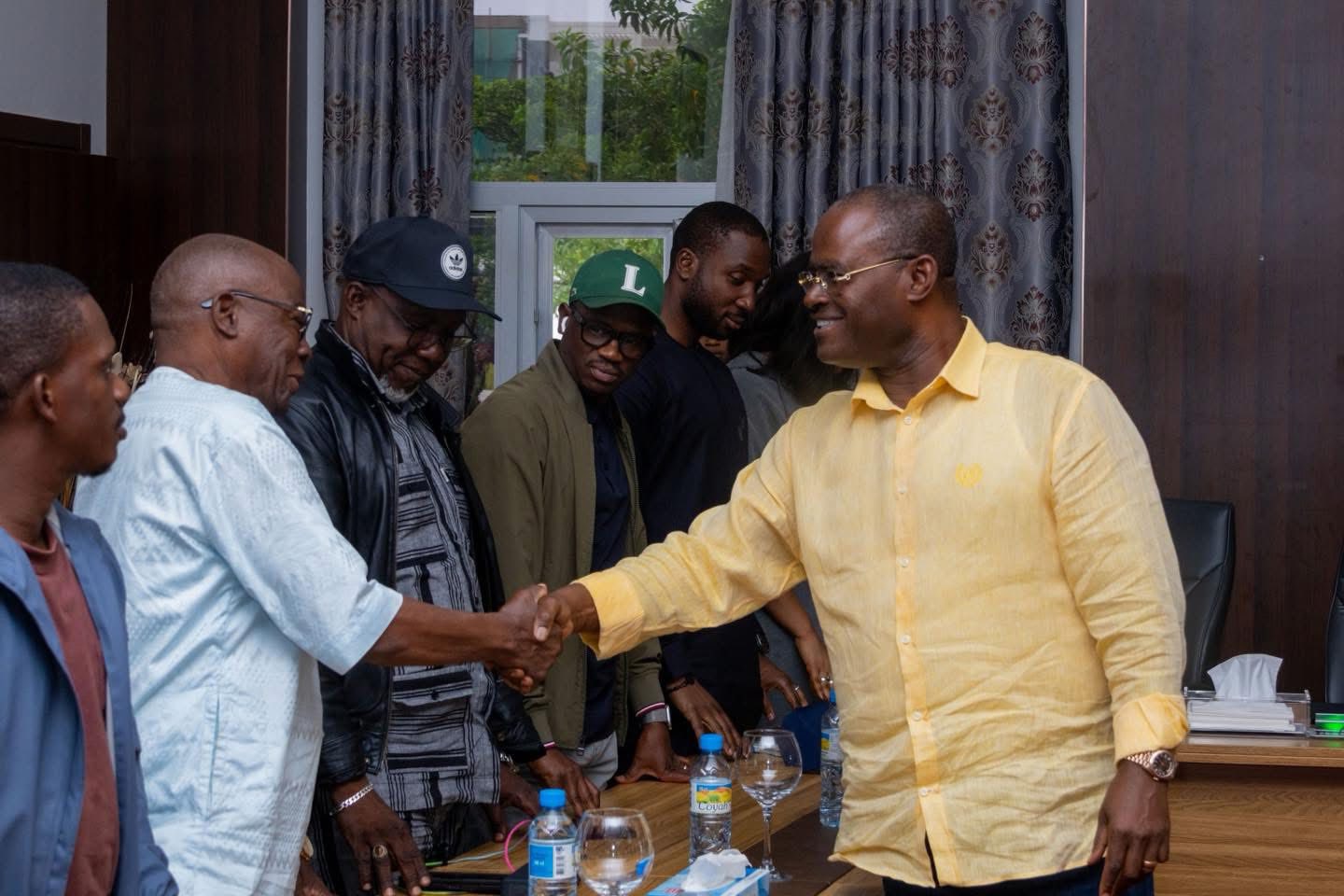 À Conakry, le PDG de Guicopres, Kerfalla Camara, initie une rencontre inédite avec ses collaborateurs, plaçant l’écoute et la transparence