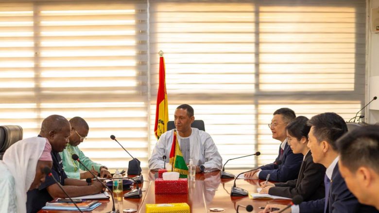 𝙎𝙚𝙧𝙫𝙞𝙘𝙚 𝘾𝙤𝙢𝙢𝙪𝙣𝙞𝙘𝙖𝙩𝙞𝙤𝙣 / 𝙍𝙚𝙡𝙖𝙩𝙞𝙤𝙣𝙨 𝙋𝙪𝙗𝙡𝙞𝙦𝙪𝙚𝙨