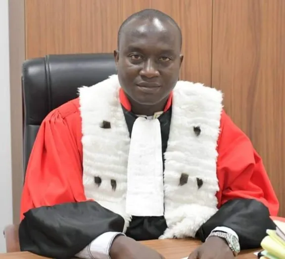 Guinée : l’avocat général près la Cour suprême, Algassimou Diallo interdit de quitter le territoire