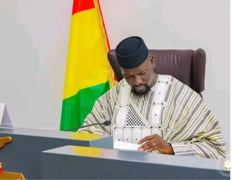 Guinée : Mamadi Doumbouya réorganise la hiérarchie militaire avec plusieurs promotions et nominations