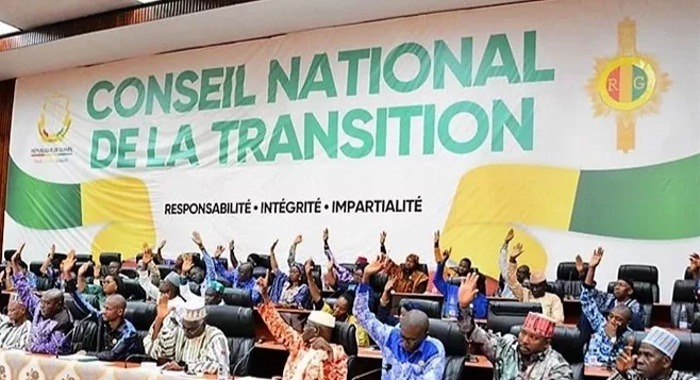 Guinée : le retour des anciens du CNT à l’Assemblée nationale suscite la controverse