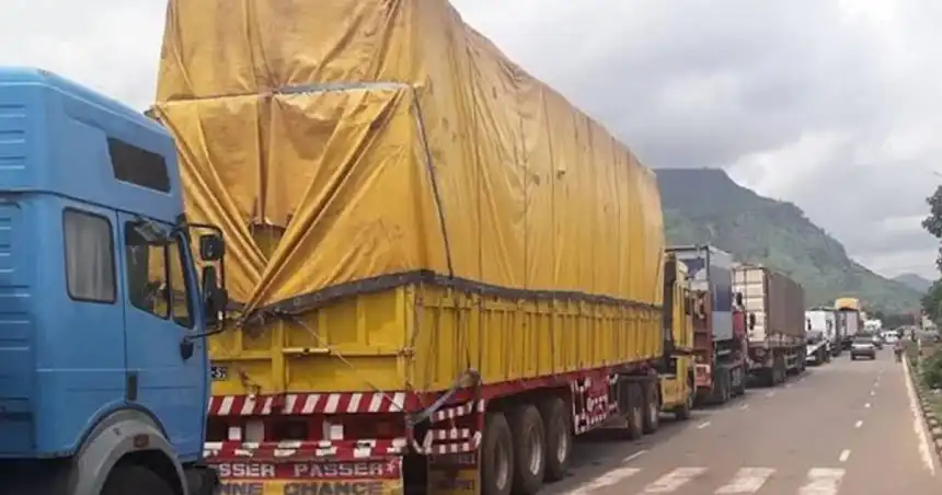Guinée : les gros porteurs interdits de circulation à Conakry pour la fête du 2 octobre