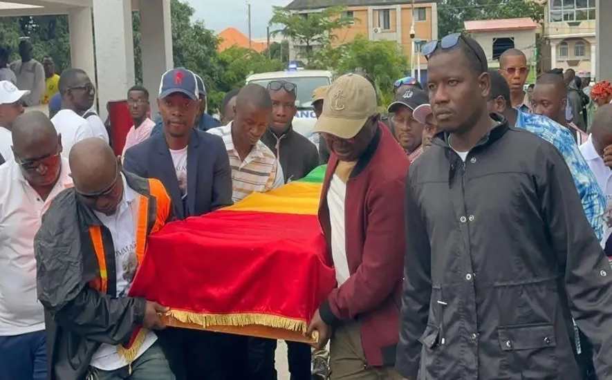 Le président Doumbouya honore Daouda Taban Sylla avec un logement pour sa famille et une médaille posthume.