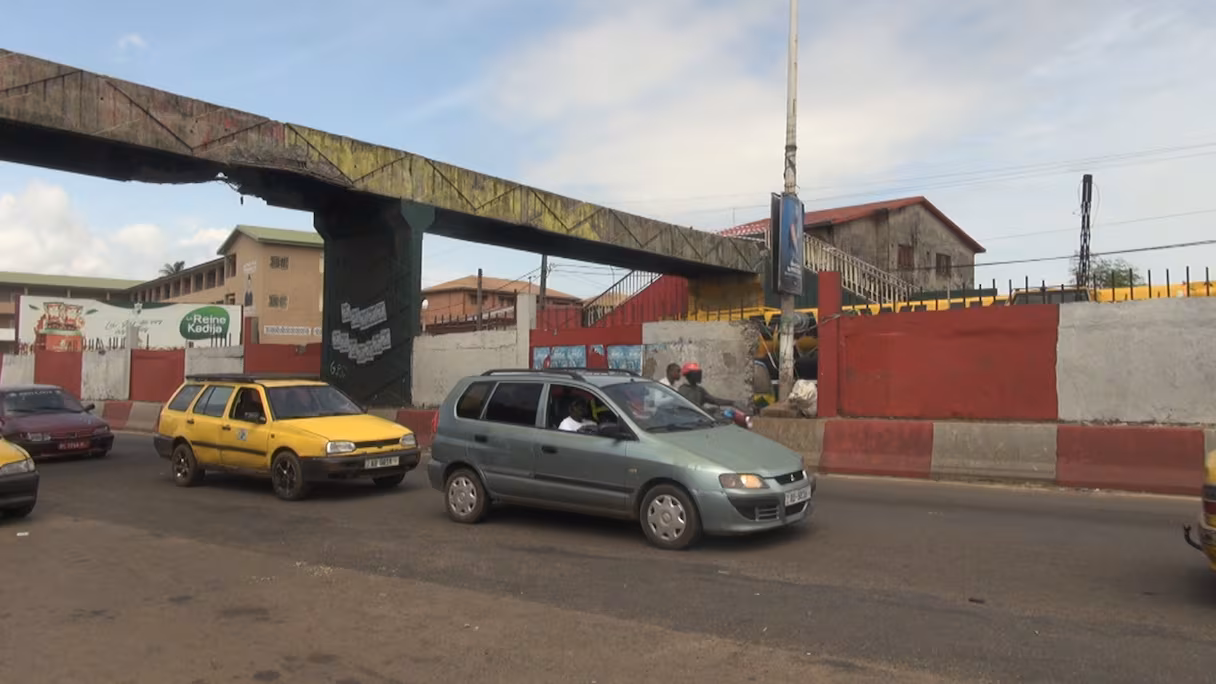 Pont de Bonfi à Conakry : entre démolition partielle et mobilisation citoyenne face à l’urgence